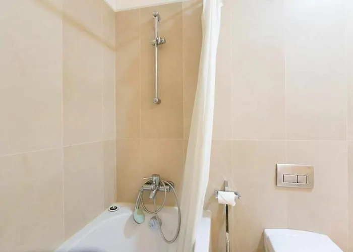 Dolce - Center & Shopping Center 아파트