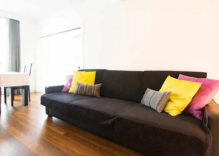 Dolce - Center & Shopping Center 아파트